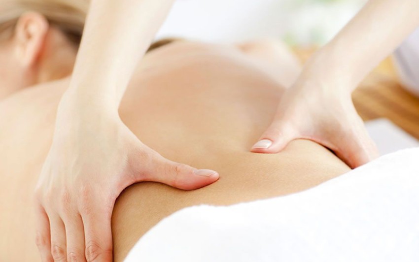 Giảm đau bụng kinh bằng cách massage vùng thắt lưng