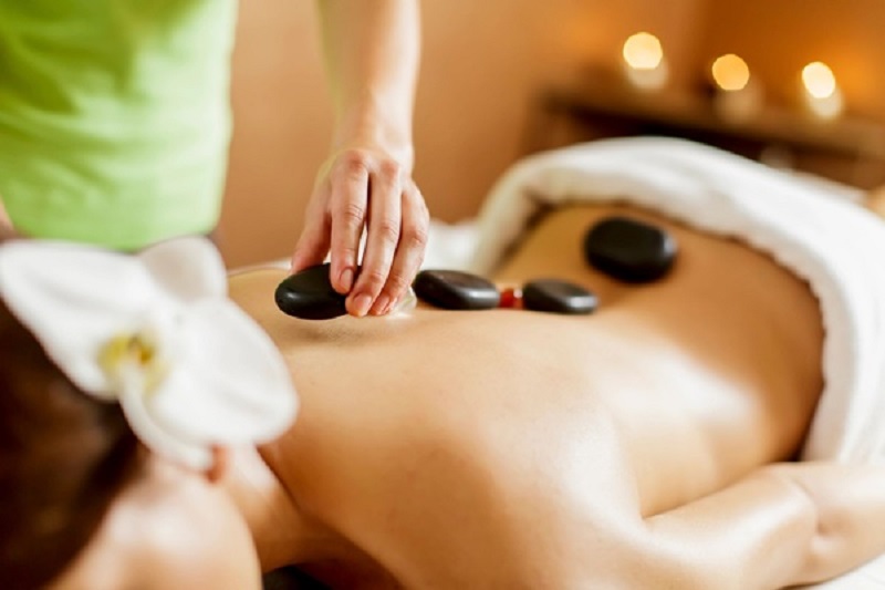 Những ai nên sử dụng phương pháp massage cơ thể bằng đá nóng